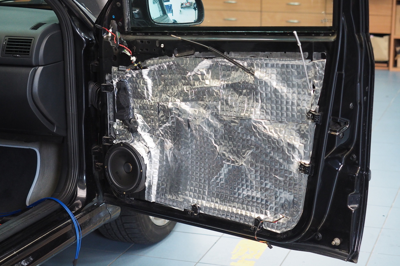 Vytlumení předních dveří Škoda Octavia 1