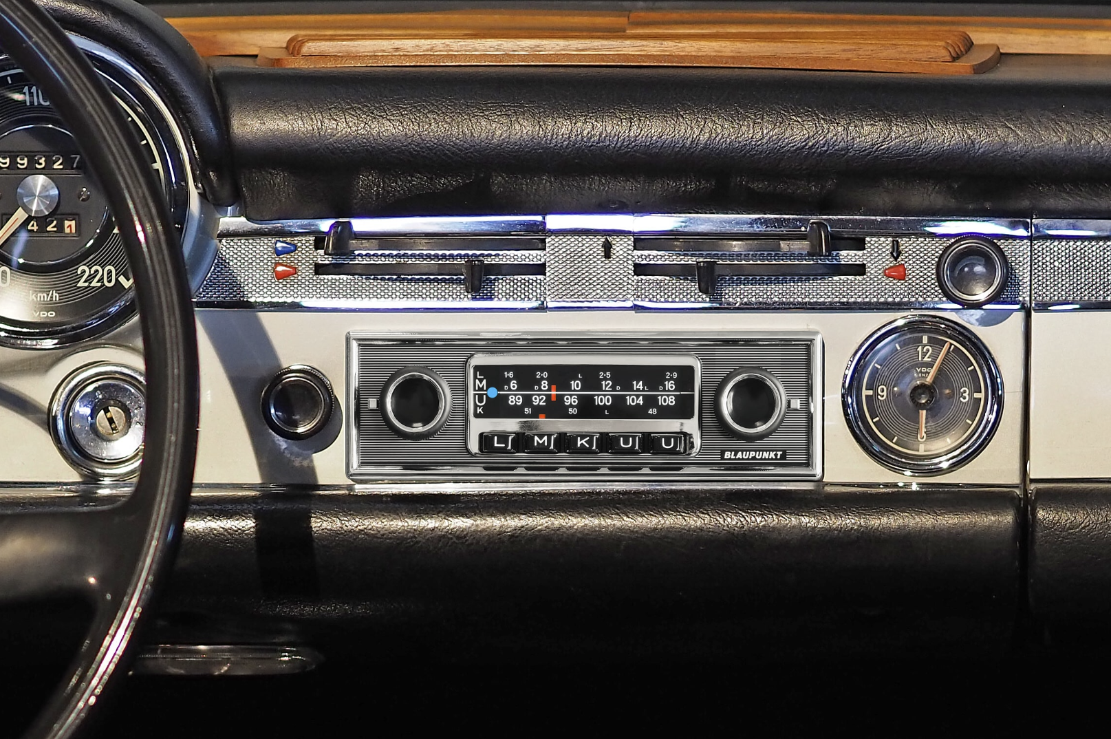 Blaupunkt přiváží desítky novinek: retro autorádia, DAB+, antény i couvací kamery