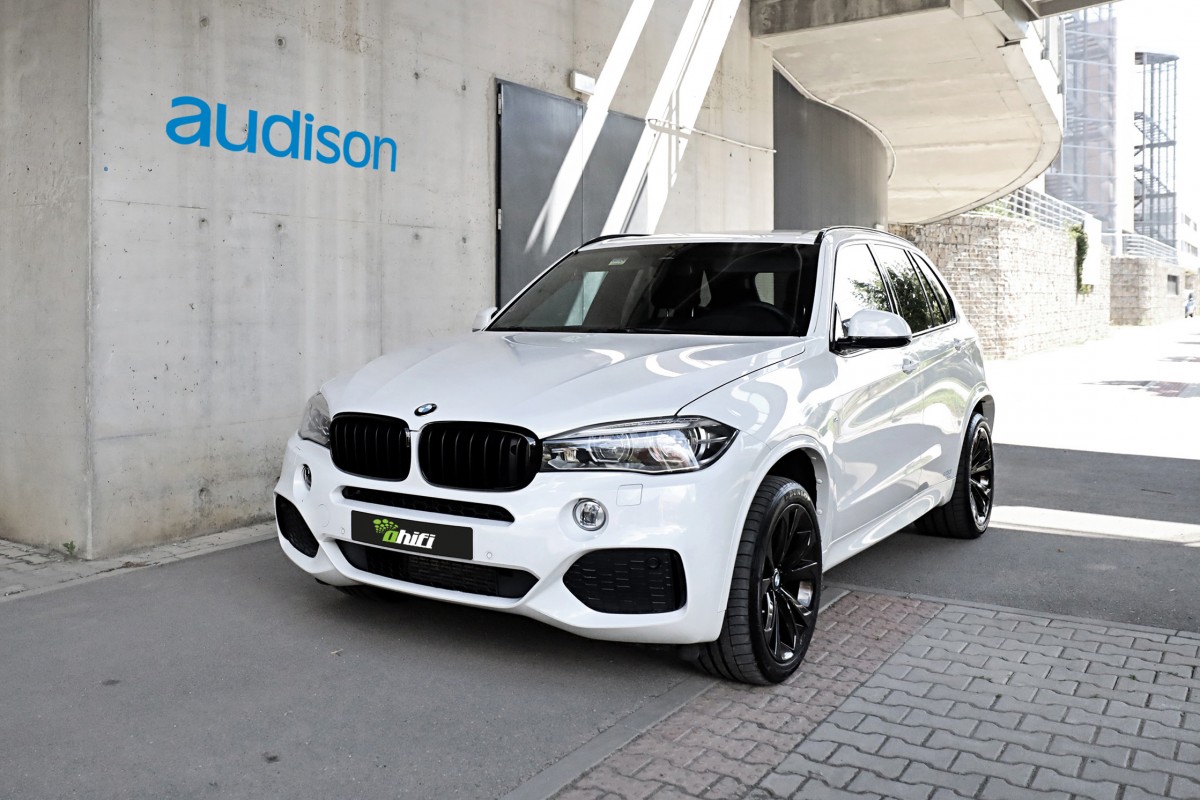 Naše firemní BMW X5 s ozvučením Audison