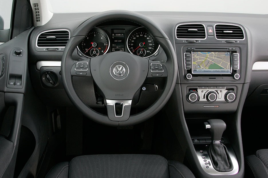 Co je potřeba k montáži aftermarket autorádia do vozidel Volkswagen