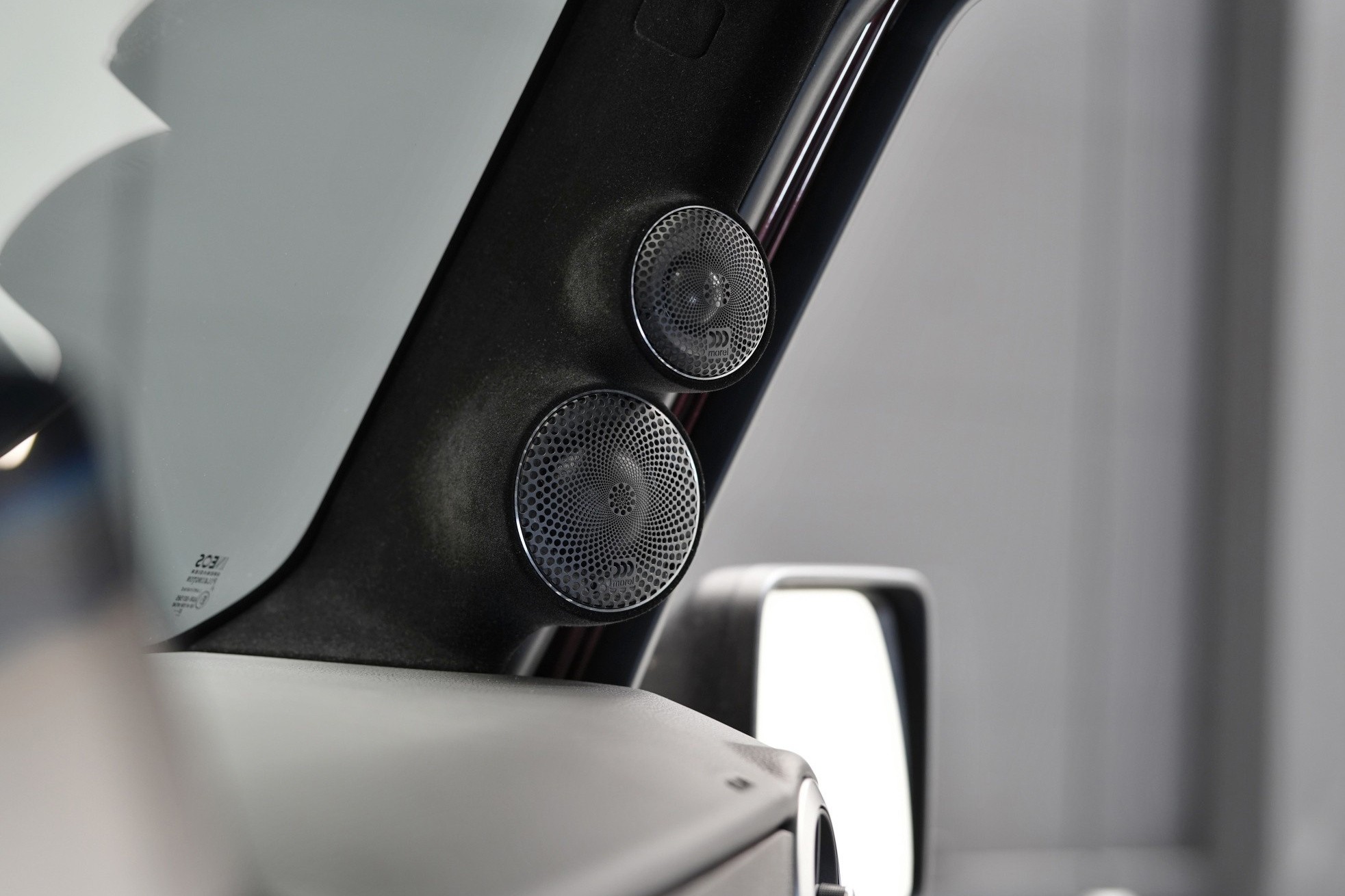 Jak umístění výškových reproduktorů ovlivňuje kvalitu zvuku