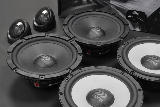 Morel Maximo Ultra 602 vs. 602HE: podobné zvenku, odlišné zevnitř