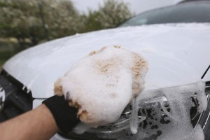 Jarní očista auta po dlouhém zimním období