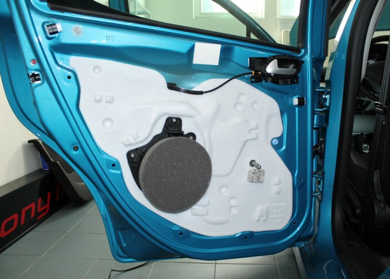 Peugeot 207 instalace předních a zadních reproduktorů