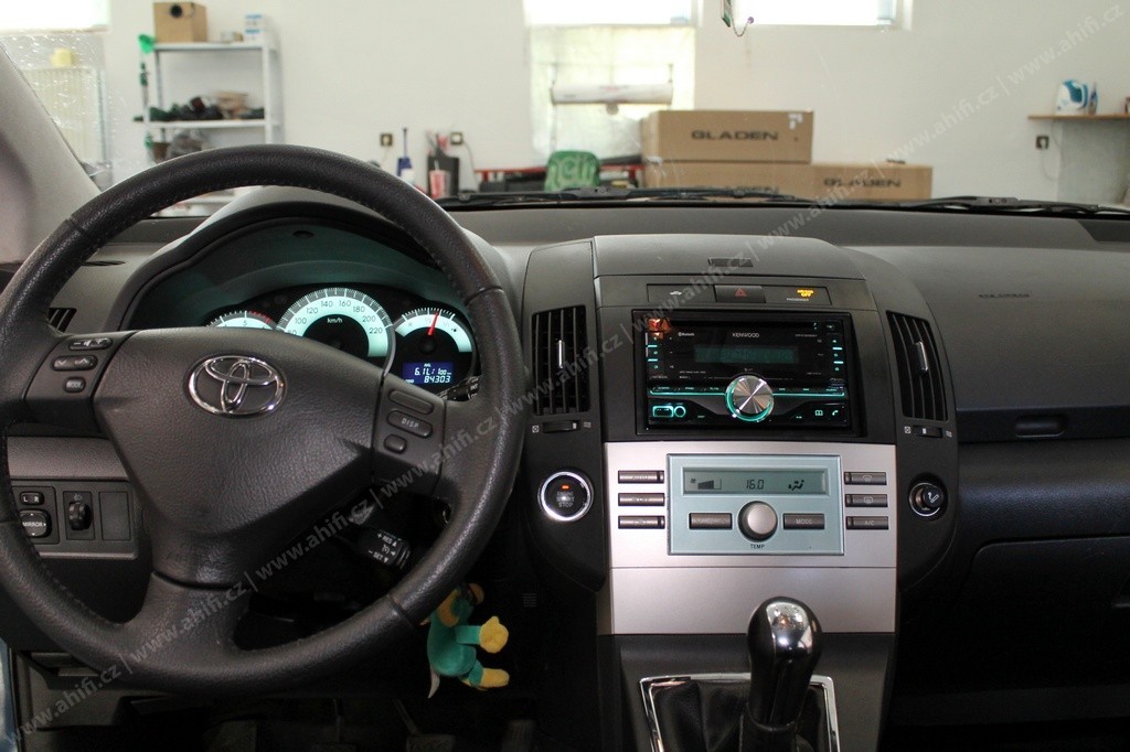 Магнитола toyota corolla verso