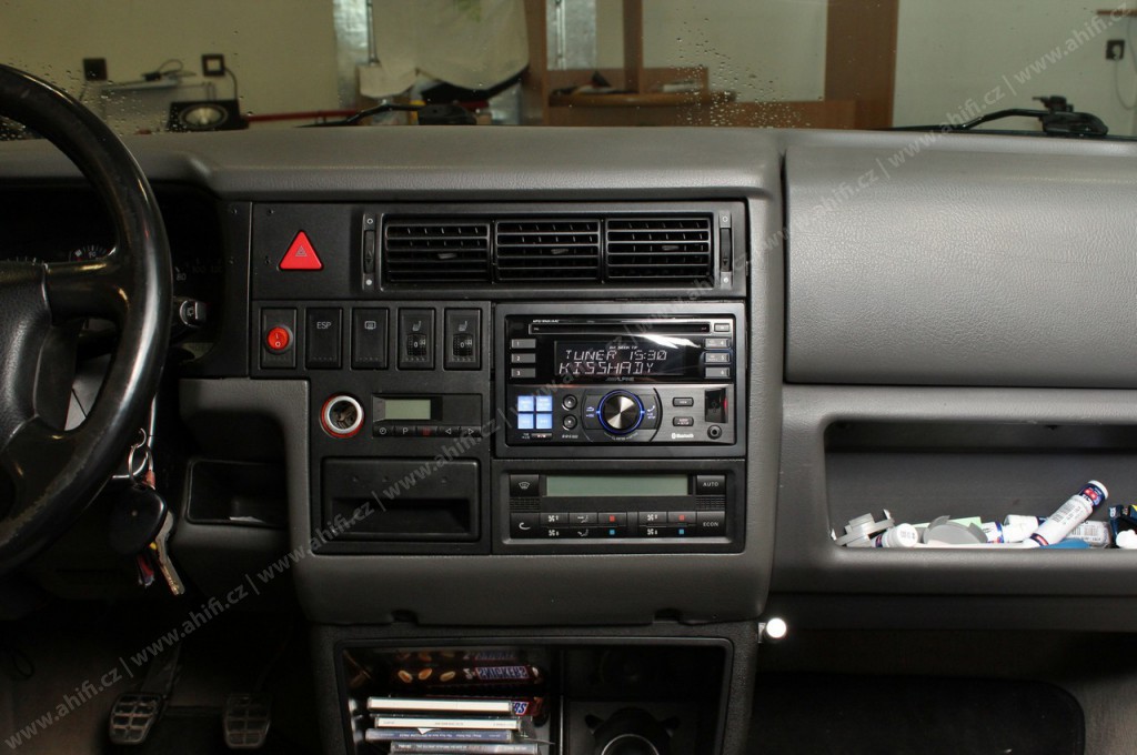 Volkswagen Transporter T4 montáž 2DIN autorádia Ahifi.cz