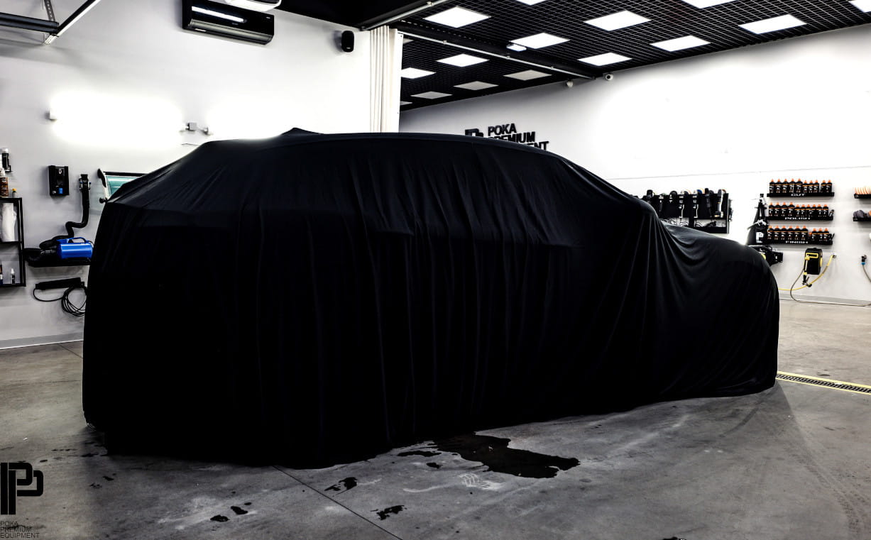 Ochranná plachta na auto Poka Premium Equipment Premium quality car cover black with welt - Combi / SUV